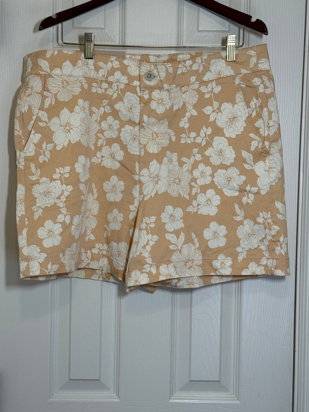 NWT Jach’s Girlfriend XXL Floral Shorts tan White Summer Casual Resort Cotton